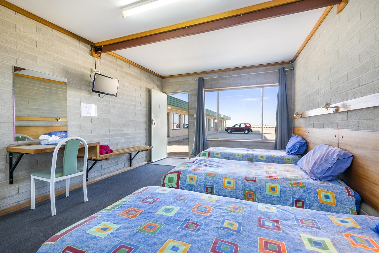 Отель Nullarbor Roadhouse Экстерьер фото