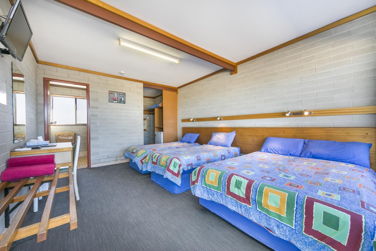 Отель Nullarbor Roadhouse Экстерьер фото