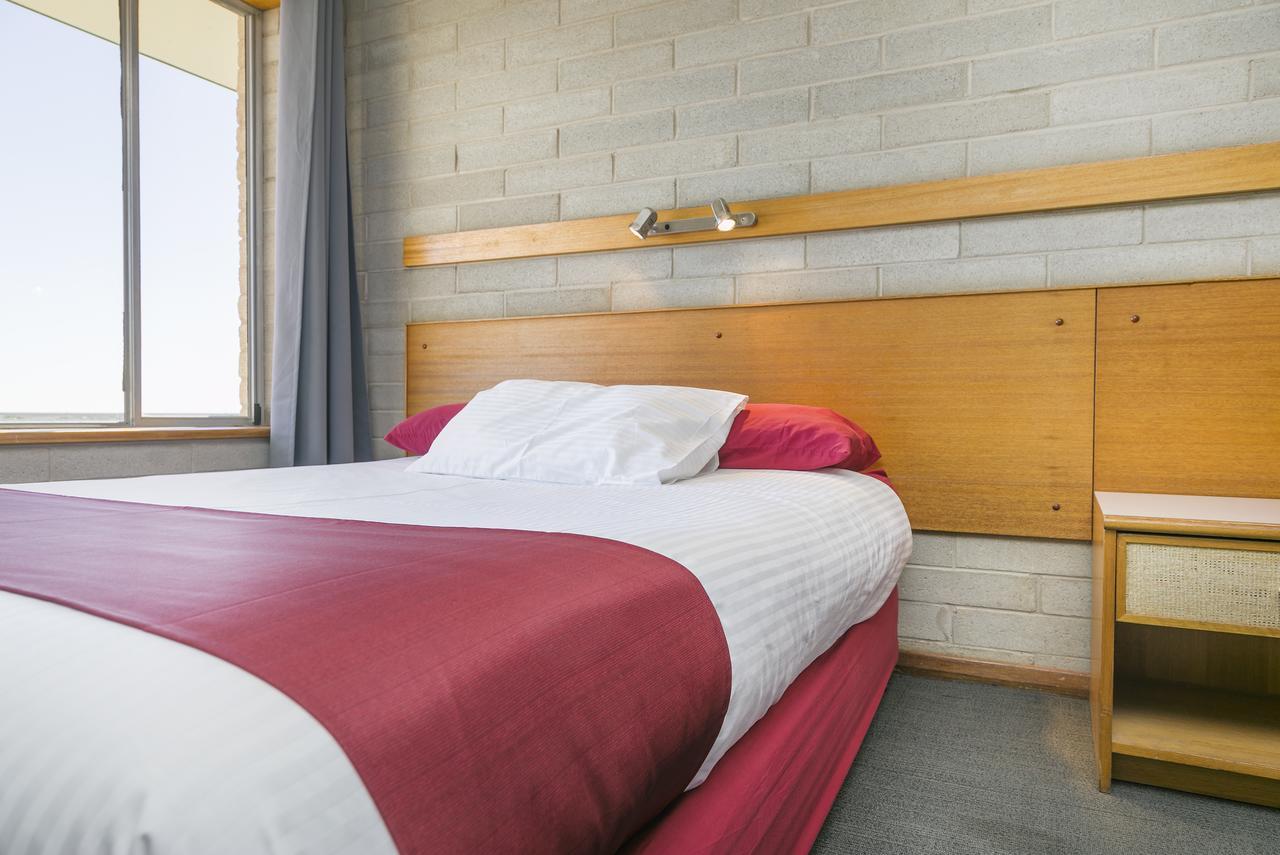 Отель Nullarbor Roadhouse Экстерьер фото
