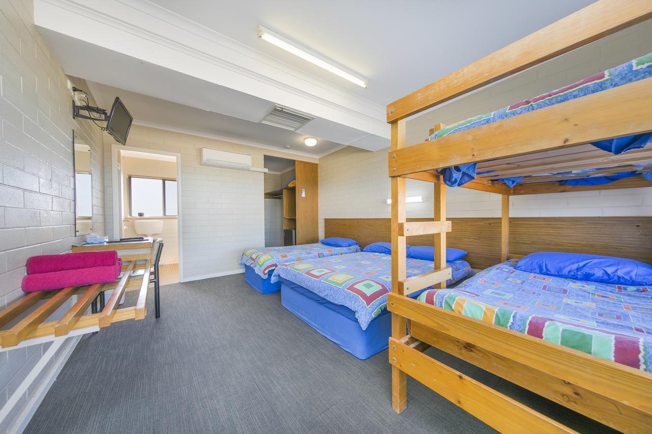 Отель Nullarbor Roadhouse Экстерьер фото